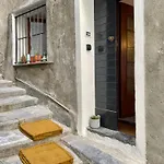 Casa Curiè 17 In Borgo Storico Hébergement de vacances Moltrasio